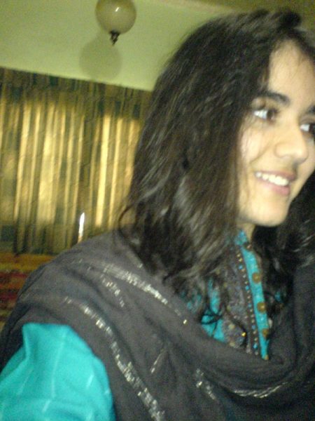 Индийская девушка делает селфи с большими натуральными сиськами без блузки